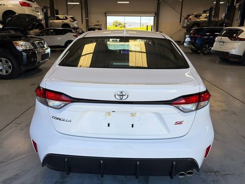Used 2024 Toyota Corolla SE w/ SE Convenience Package FWD image 5