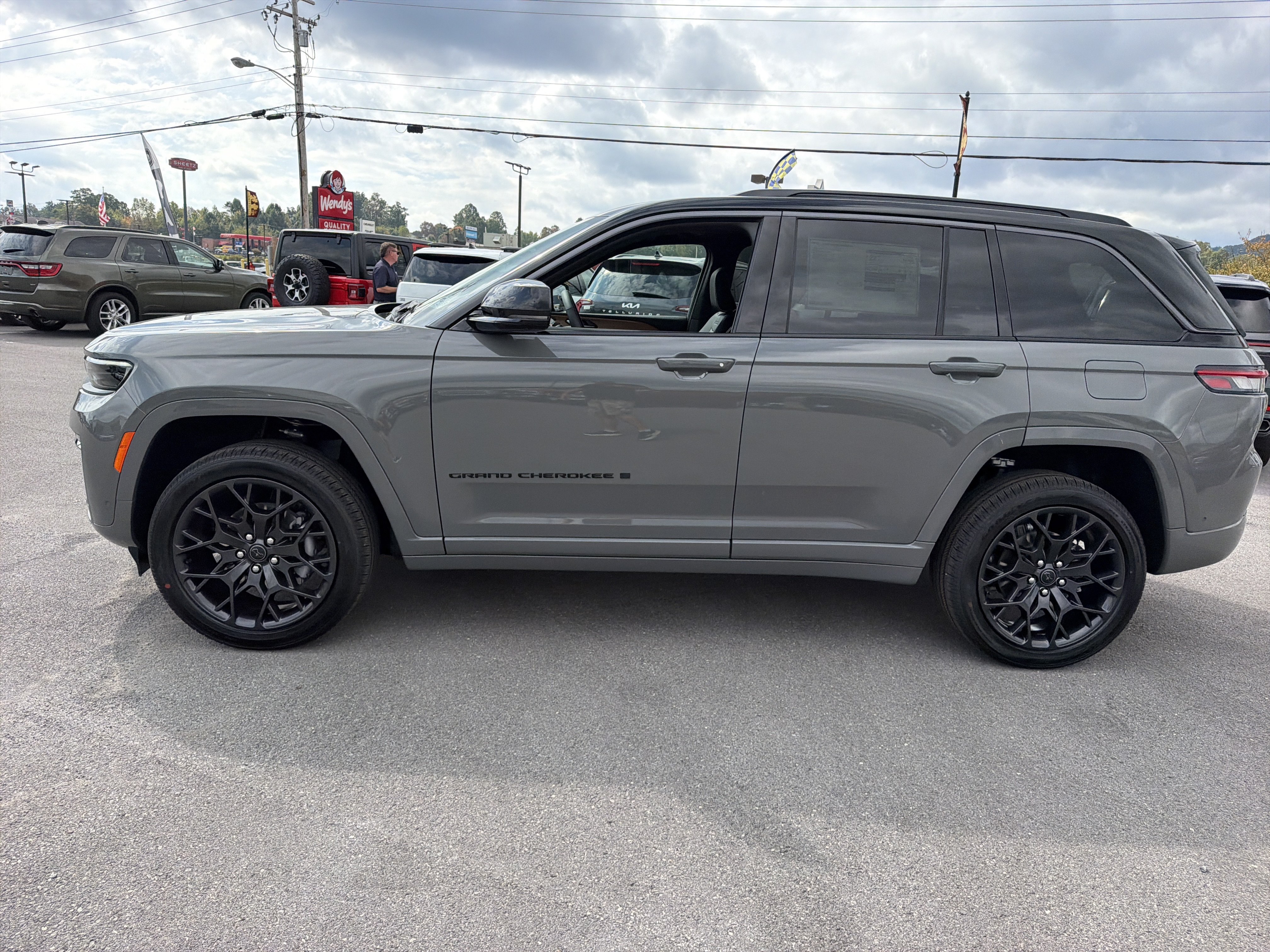 New 2027 Jeep Grand Cherokee Summit AWD/4WD image 10