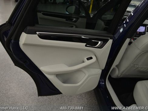 Used 2023 Porsche Macan image 37