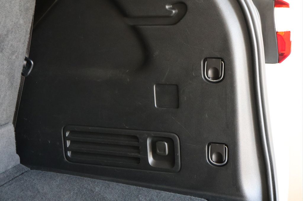 Used 2021 Chevrolet Traverse LT FWD image 29