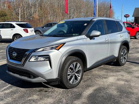 Used 2023 Nissan Rogue SV image 3