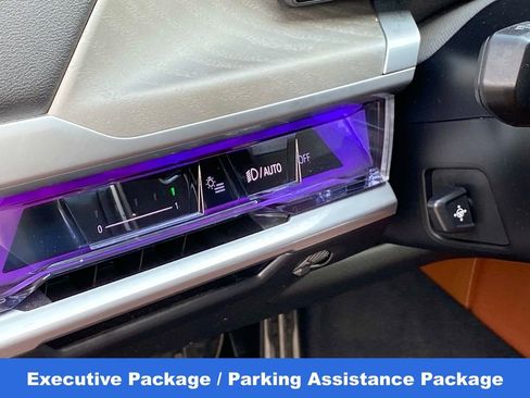 Used 2023 BMW 760i xDrive AWD/4WD image 27