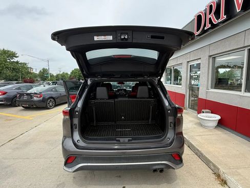 Used 2021 Toyota Highlander XSE FWD image 20