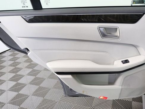 Used 2014 Mercedes-Benz E 350 Sedan image 12