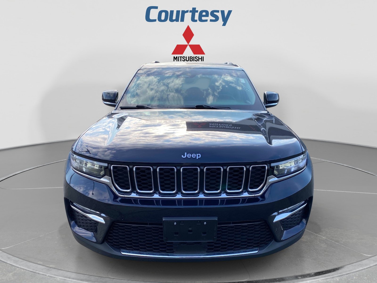 Used 2023 Jeep Grand Cherokee Limited AWD/4WD image 11