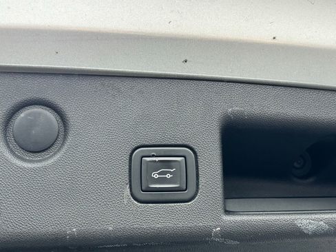 Used 2021 Chevrolet Equinox LT w/ Driver Convenience Package AWD/4WD image 6