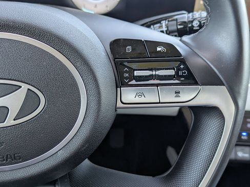 Certified 2025 Hyundai Elantra Limited FWD image 26
