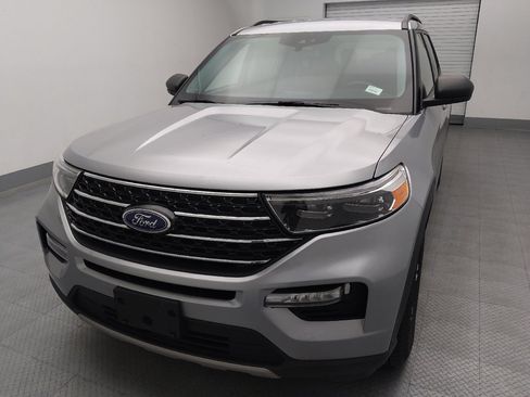 Used 2021 Ford Explorer XLT w/ Equipment Group 202A AWD/4WD image 15