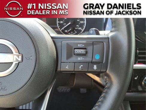 Used 2024 Nissan Pathfinder SV FWD image 14