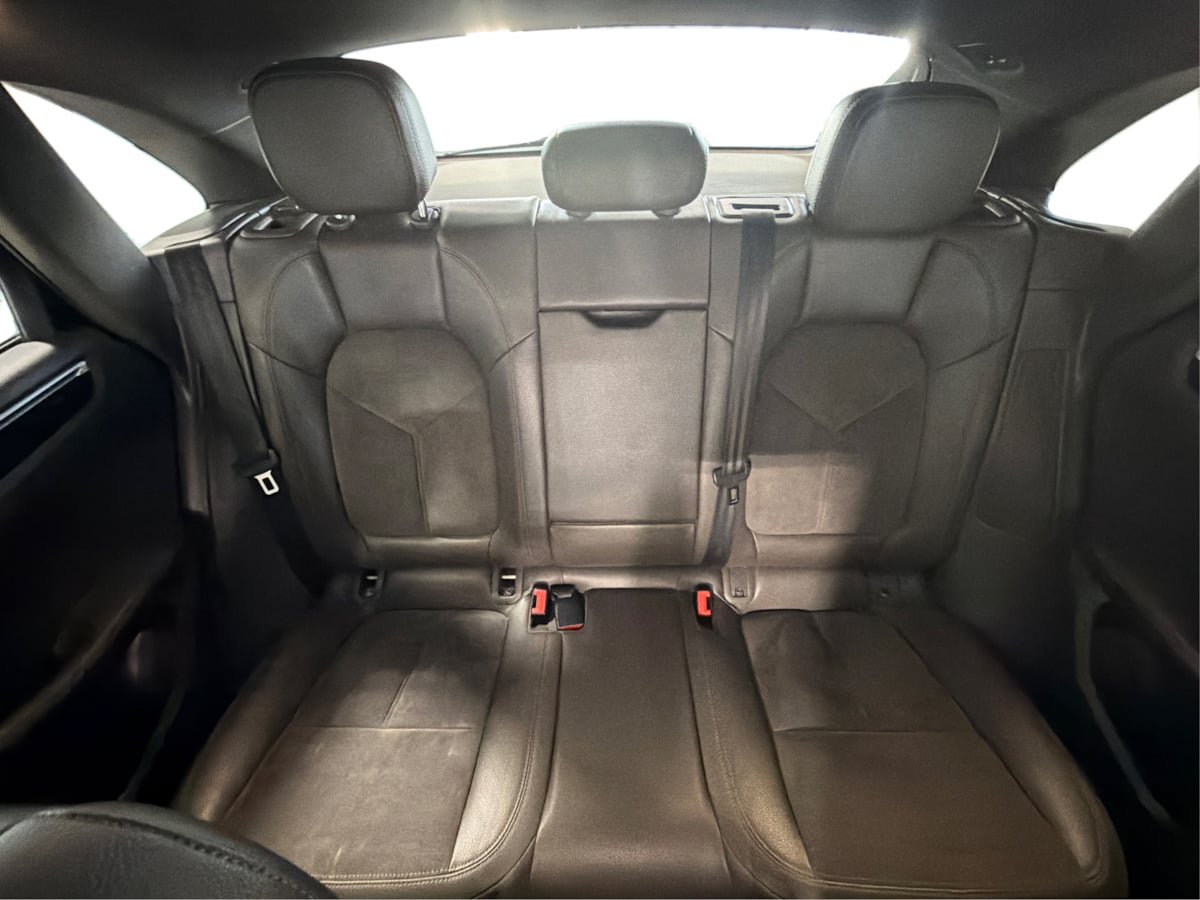 Used 2018 Porsche Macan AWD/4WD image 19