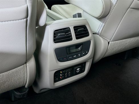 Used 2017 Honda Pilot Touring image 29