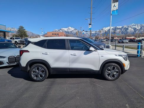 Used 2024 Kia Seltos LX image 2