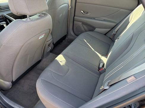 Used 2025 Hyundai Elantra SEL image 14