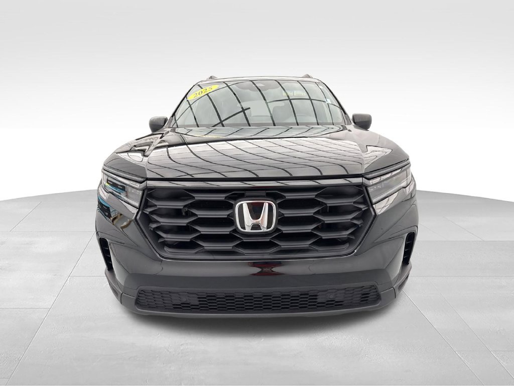 Certified 2025 Honda Pilot Sport image 3
