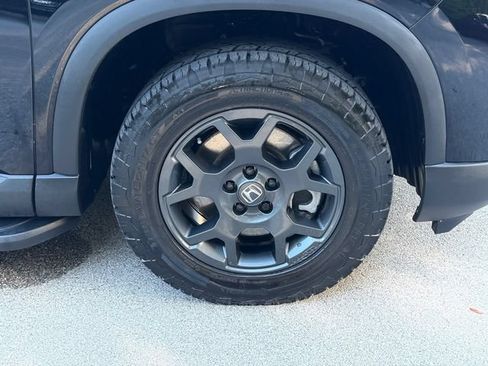 Used 2025 Honda Pilot TrailSport image 10