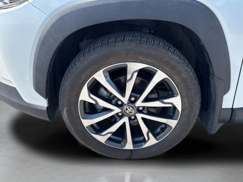 Used 2022 Toyota Corolla Cross XLE w/ Convenience Package image 39