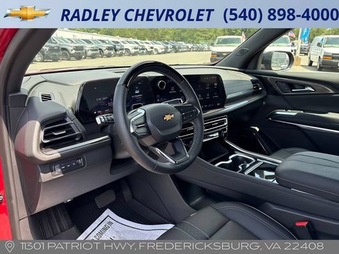 Used 2025 Chevrolet Traverse High Country w/ LPO, Floor Liner Package AWD/4WD image 4