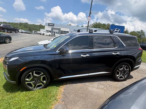 Used 2023 Hyundai Palisade Limited FWD image 4
