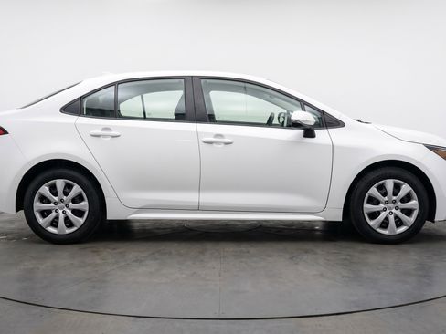 Used 2025 Toyota Corolla LE FWD image 11