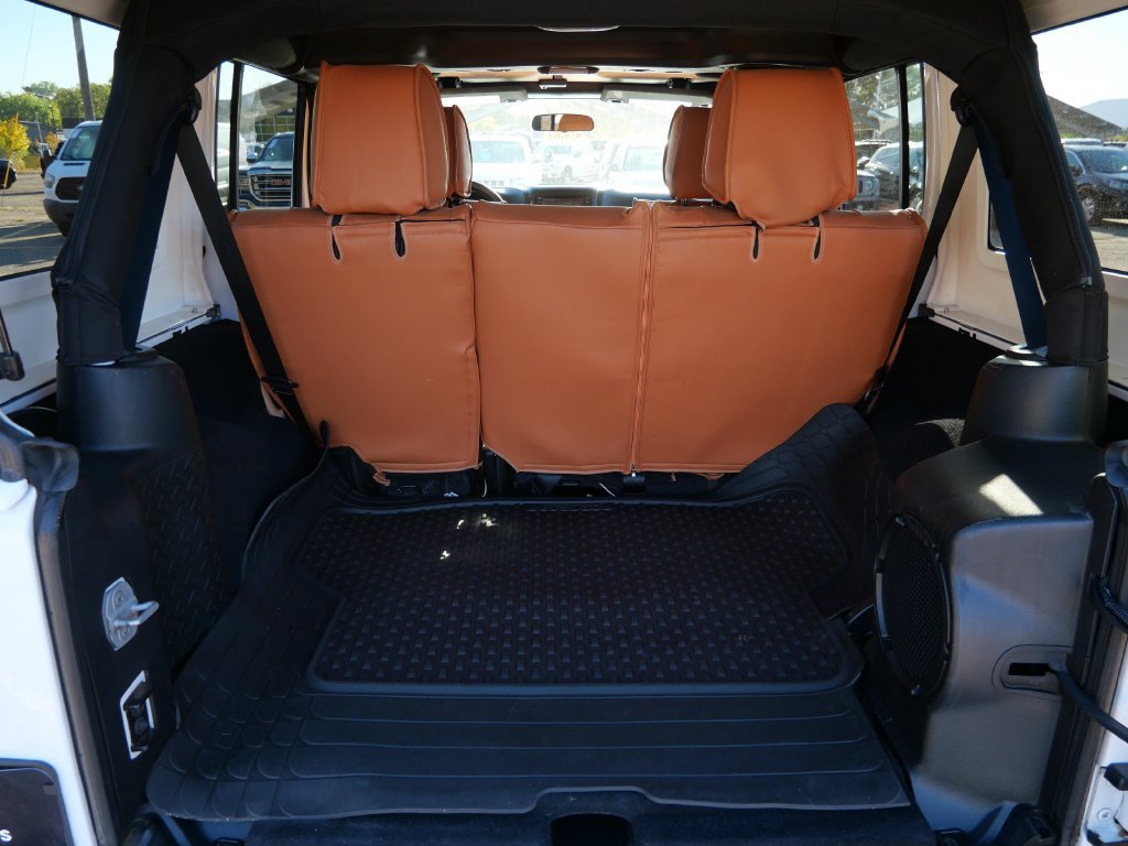 Used 2012 Jeep Wrangler Unlimited Sahara w/ Max Tow Pkg AWD/4WD image 9