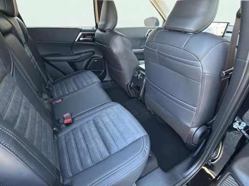 New 2026 Mitsubishi Outlander SE image 25