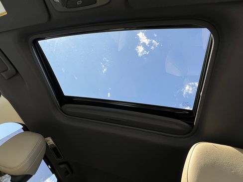 Used 2023 Toyota Sienna XLE image 28