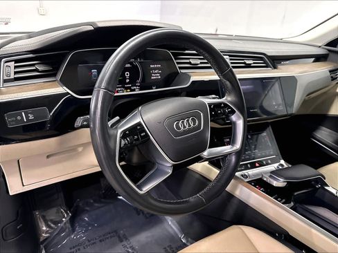 Used 2024 Audi Q8 e-tron Premium Plus w/ Premium Plus Package AWD/4WD image 16