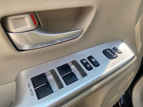 Used 2014 Toyota Prius V Five FWD image 11