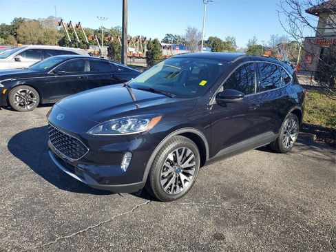 Used 2020 Ford Escape Titanium image 2