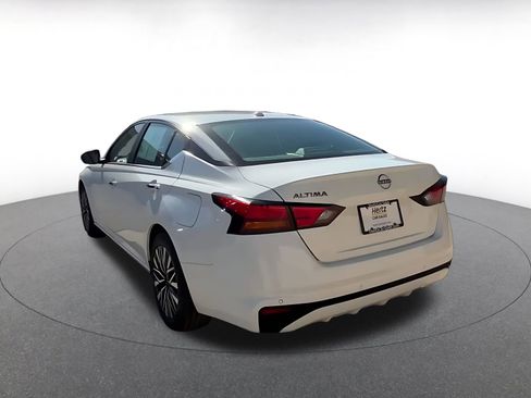 Used 2025 Nissan Altima 2.5 SV FWD image 11
