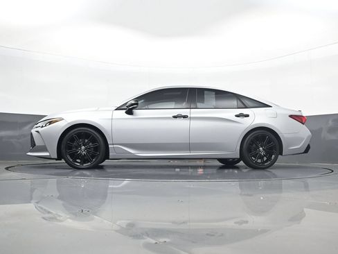Used 2021 Toyota Avalon XSE FWD image 29