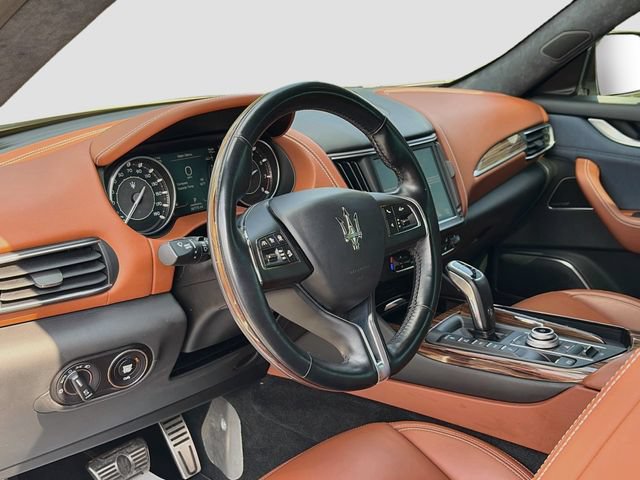 Used 2021 Maserati Levante GranLusso AWD/4WD image 9