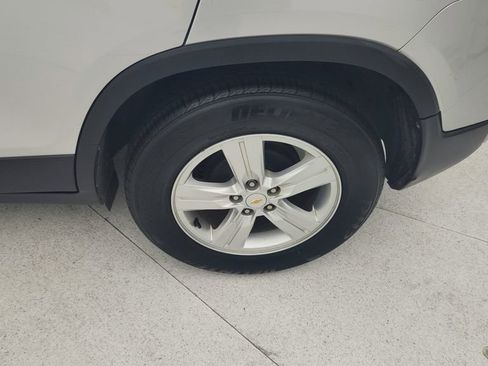 Used 2019 Chevrolet Trax LT w/ LT Convenience Package FWD image 29