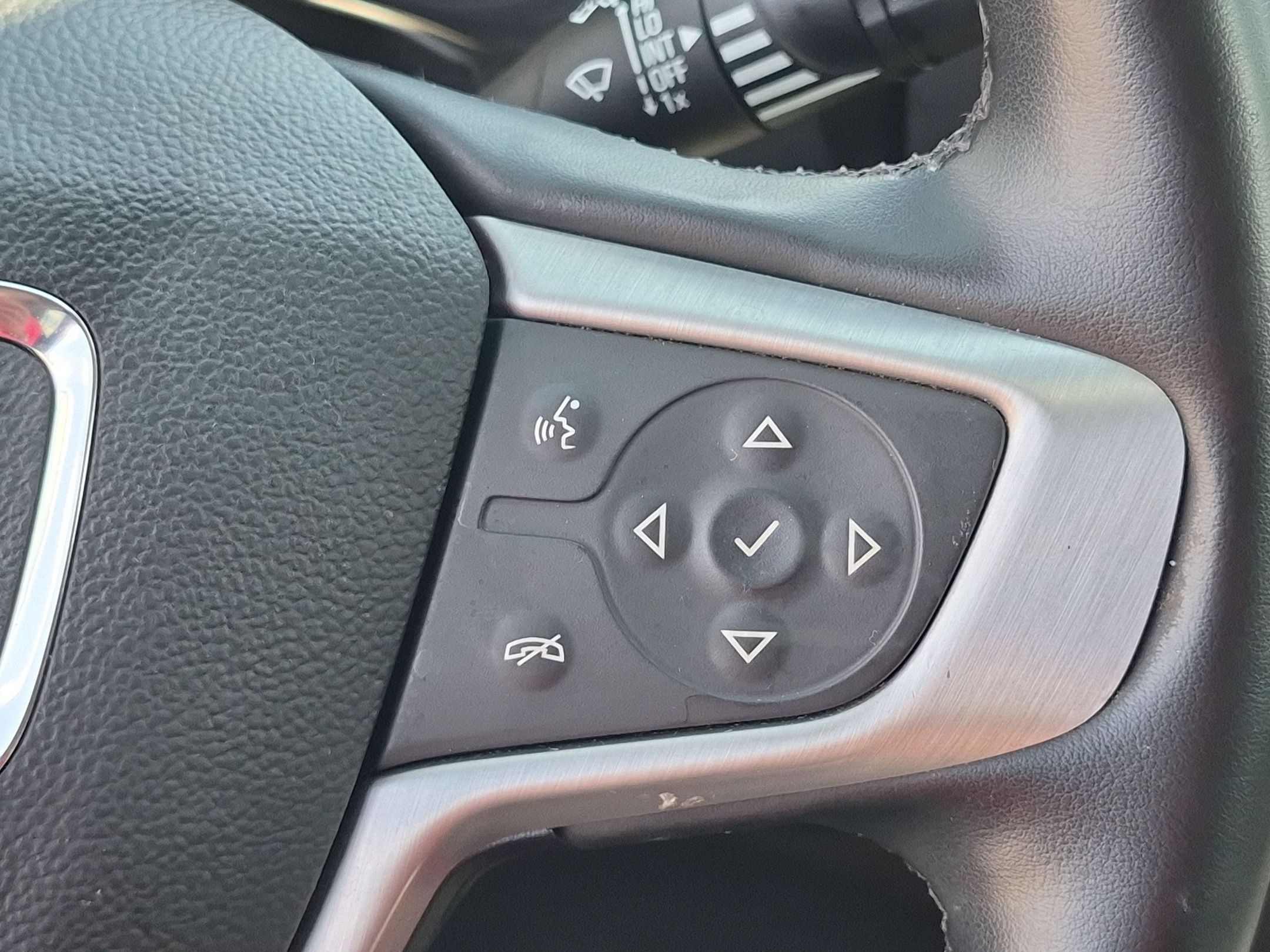 Used 2024 GMC Terrain SLT AWD/4WD image 19