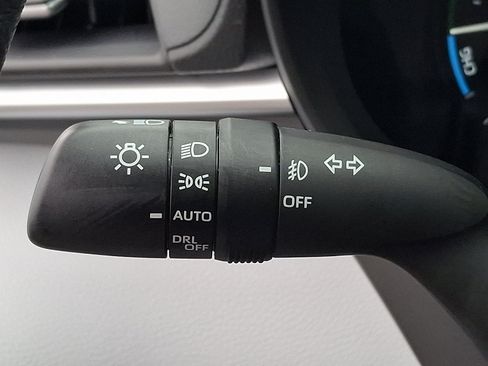 Used 2025 Toyota Sienna XLE image 27