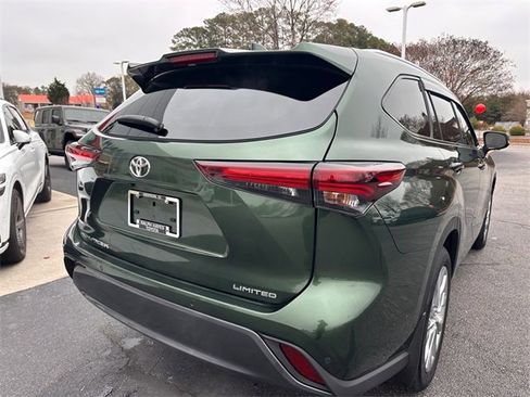 Used 2025 Toyota Highlander Limited image 3