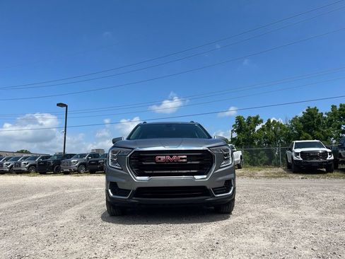 Used 2024 GMC Terrain SLE w/ Driver Convenience Package AWD/4WD image 4