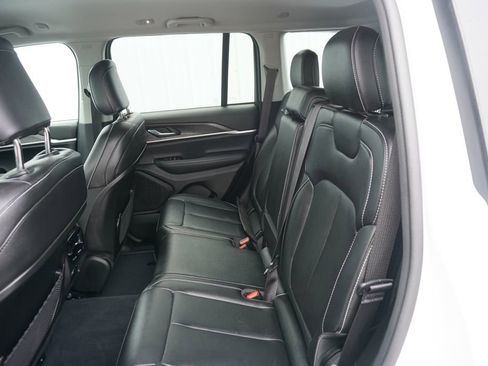 Used 2023 Jeep Grand Cherokee Limited AWD/4WD image 32