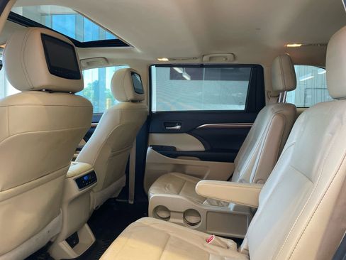 Used 2017 Toyota Highlander Limited image 13