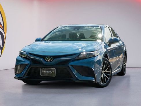 Used 2024 Toyota Camry SE w/ Cold Weather Package AWD/4WD image 1