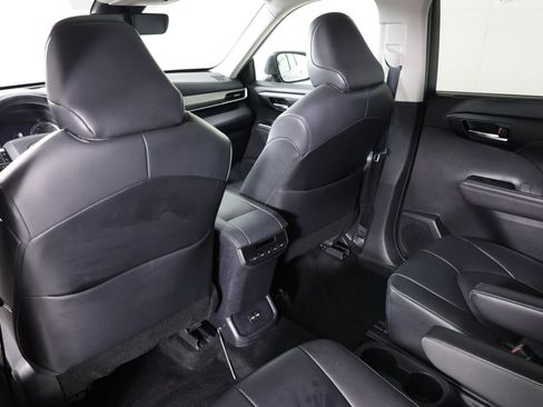 Used 2020 Toyota Highlander XLE FWD image 52