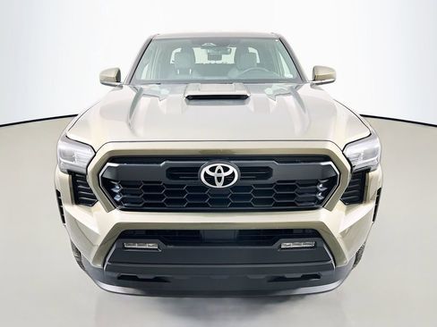 Used 2025 Toyota Tacoma TRD Sport AWD/4WD image 3