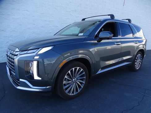 Used 2024 Hyundai Palisade Calligraphy image 1