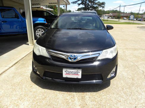 Used 2013 Toyota Camry XLE FWD image 2