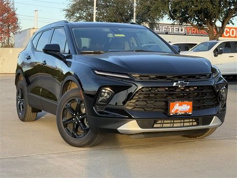 New 2025 Chevrolet Blazer LT w/ Convenience Package image 2