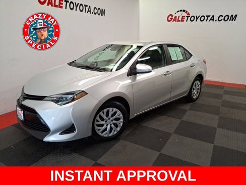 Used 2018 Toyota Corolla LE FWD image 1