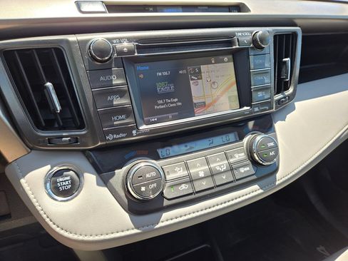 Used 2014 Toyota RAV4 Limited w/ Technology Package AWD/4WD image 28