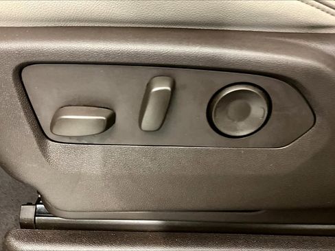 Used 2023 GMC Yukon XL SLT image 33