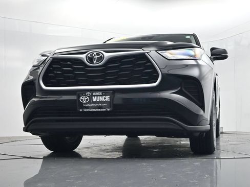 Used 2023 Toyota Highlander L FWD image 44