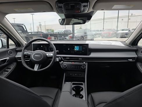 New 2025 Hyundai Sonata Limited image 17